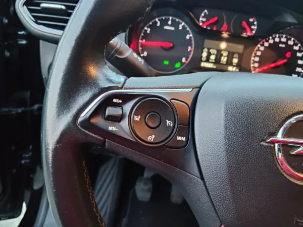 Opel Crossland 1.2 T Business Edition 32