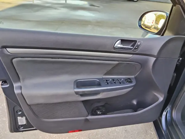 Volkswagen Golf 1.9 TDi Confortline 10