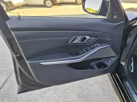 BMW 330 e Pack Desportivo M Pro Auto 34