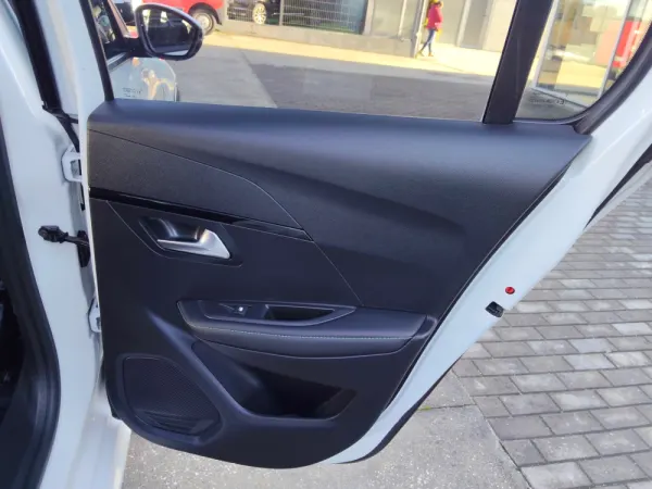 Peugeot e-208 50 kWh Allure Pack 18