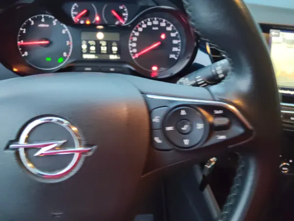 Opel Crossland 1.2 T Business Edition 31