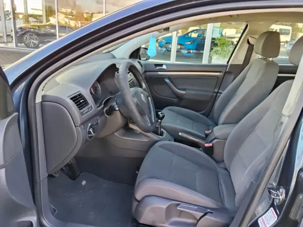 Volkswagen Golf 1.9 TDi Confortline 9