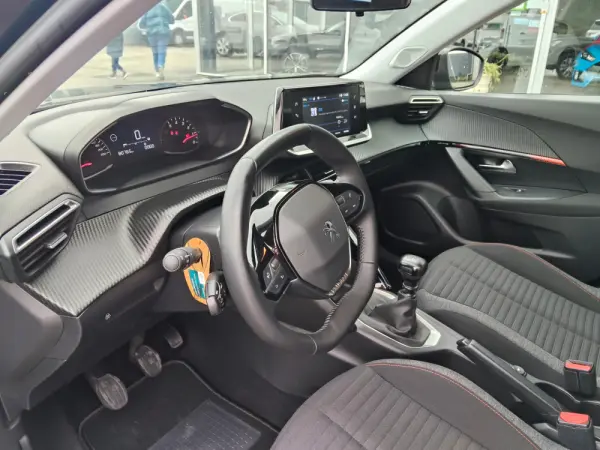 Peugeot 2008 1.2 PureTech Style 13