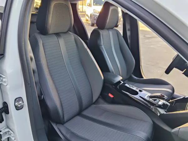 Peugeot e-208 50 kWh Allure Pack 23