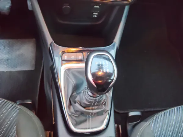 Opel Crossland 1.2 T Business Edition 26