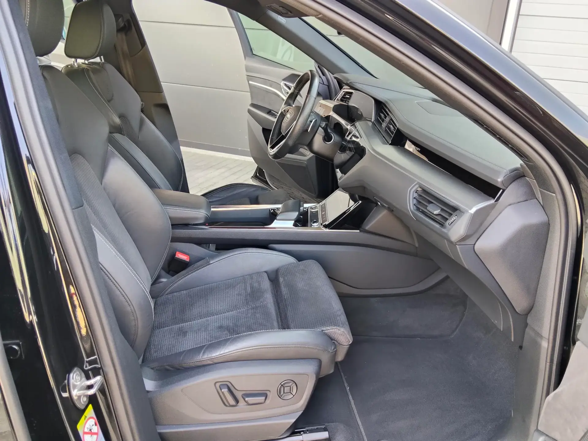 Audi e-tron 55 quattro S line 22