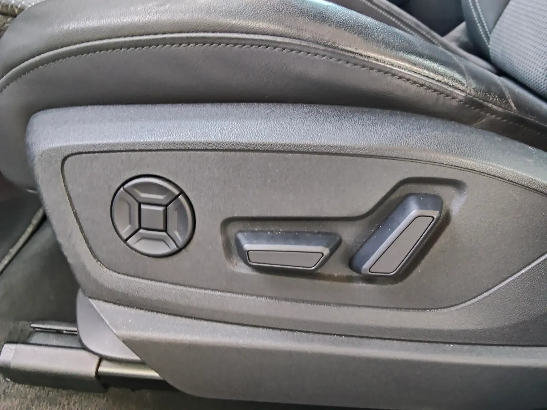 Audi e-tron 55 quattro S line 32