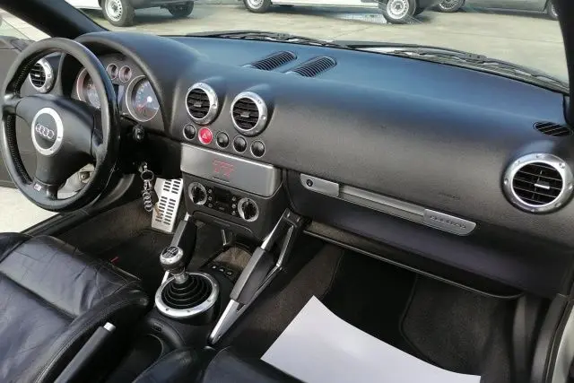 Audi TT Roadster 1.8 T quattro 16