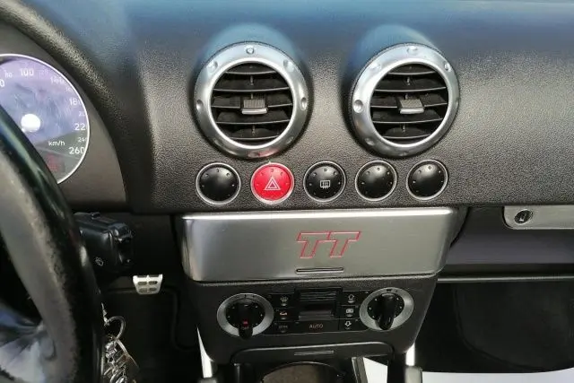 Audi TT Roadster 1.8 T quattro 22