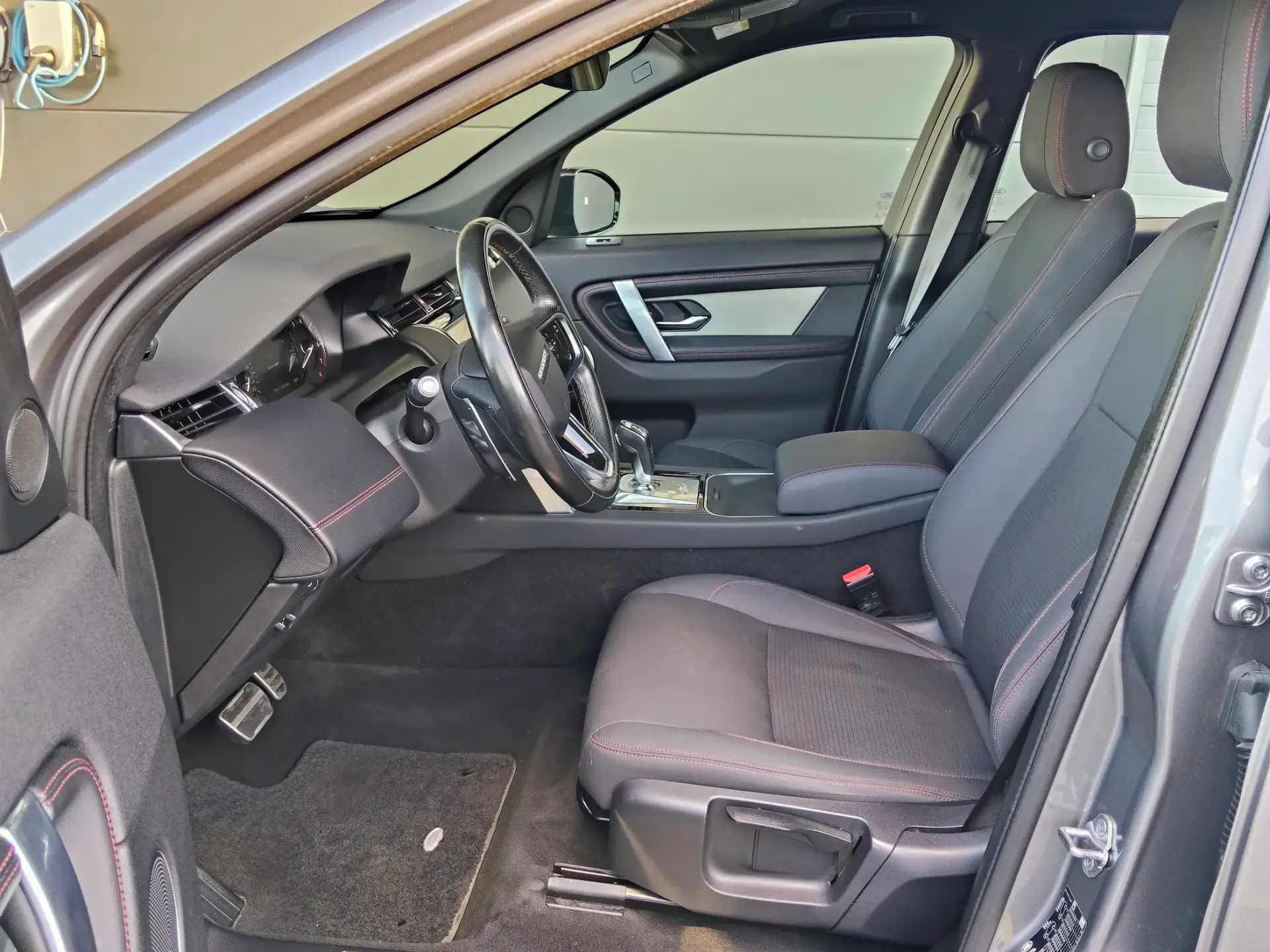 Land Rover Discovery Sport P300e AWD Dynamic SE 18