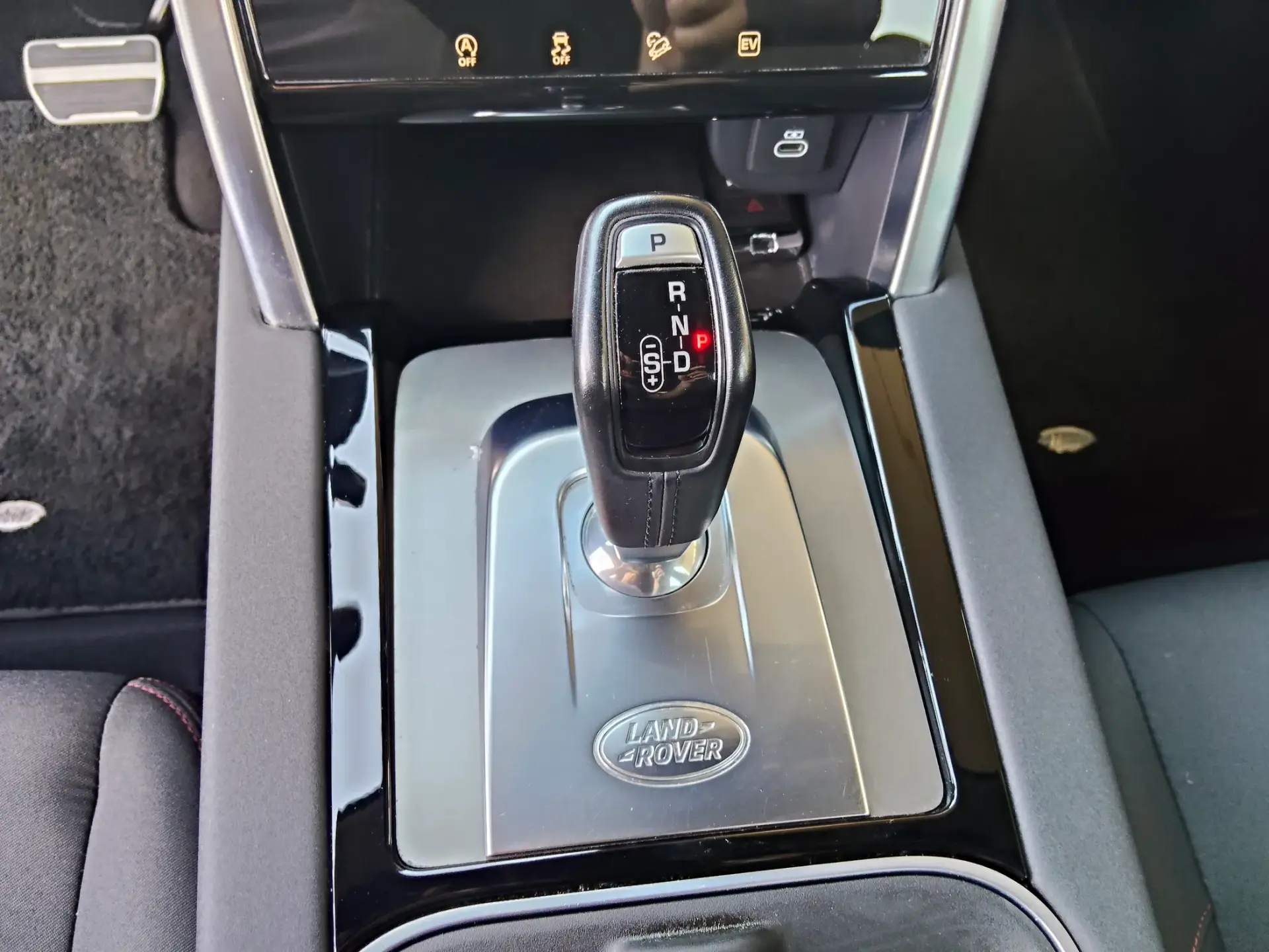 Land Rover Discovery Sport P300e AWD Dynamic SE 31