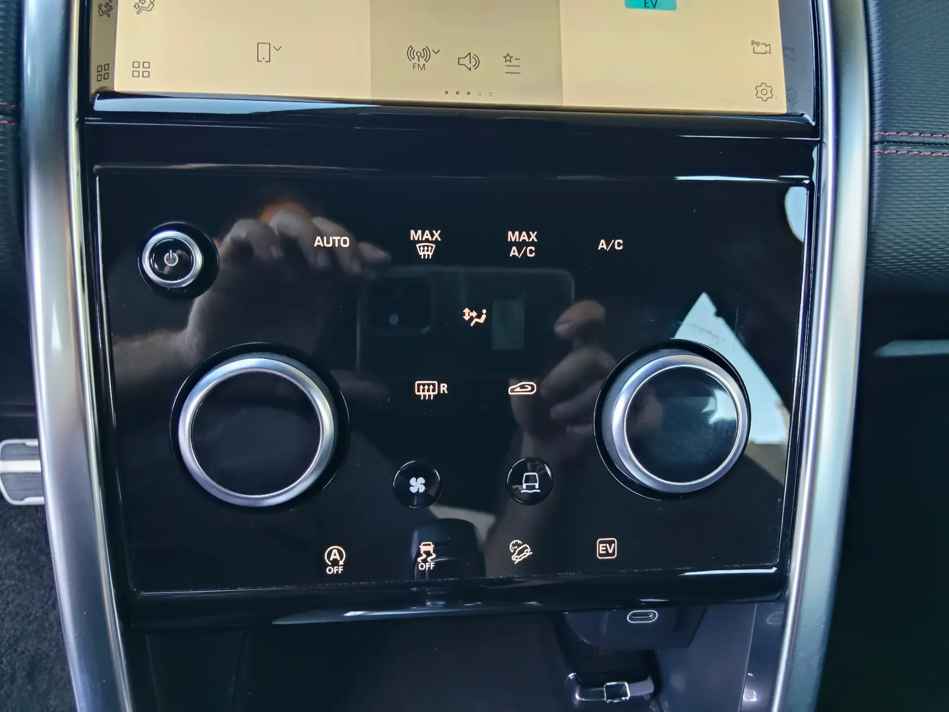 Land Rover Discovery Sport P300e AWD Dynamic SE 32