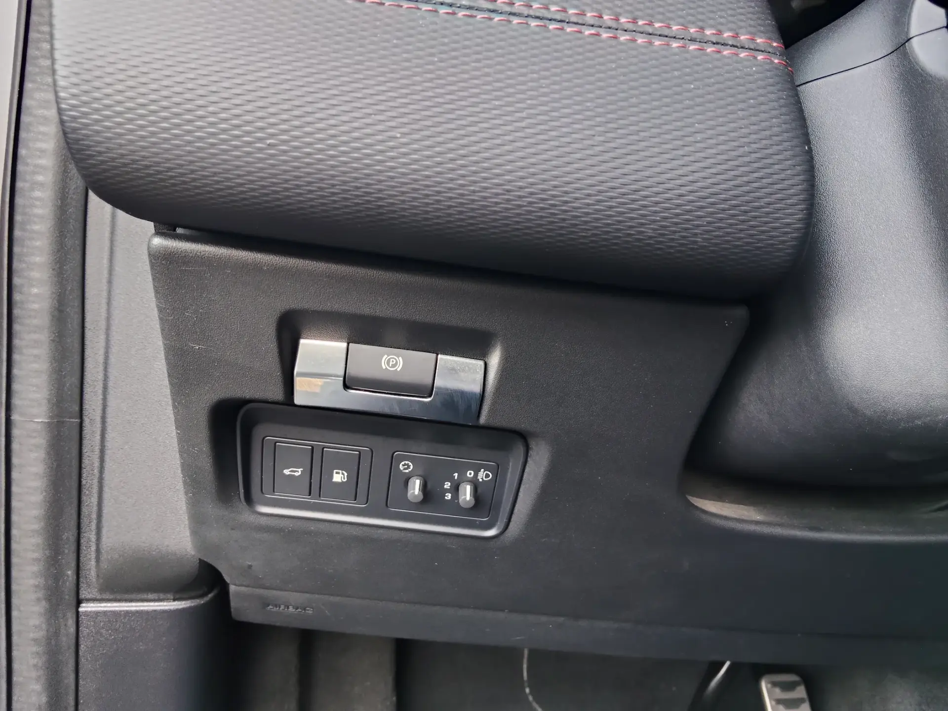 Land Rover Discovery Sport P300e AWD Dynamic SE 46