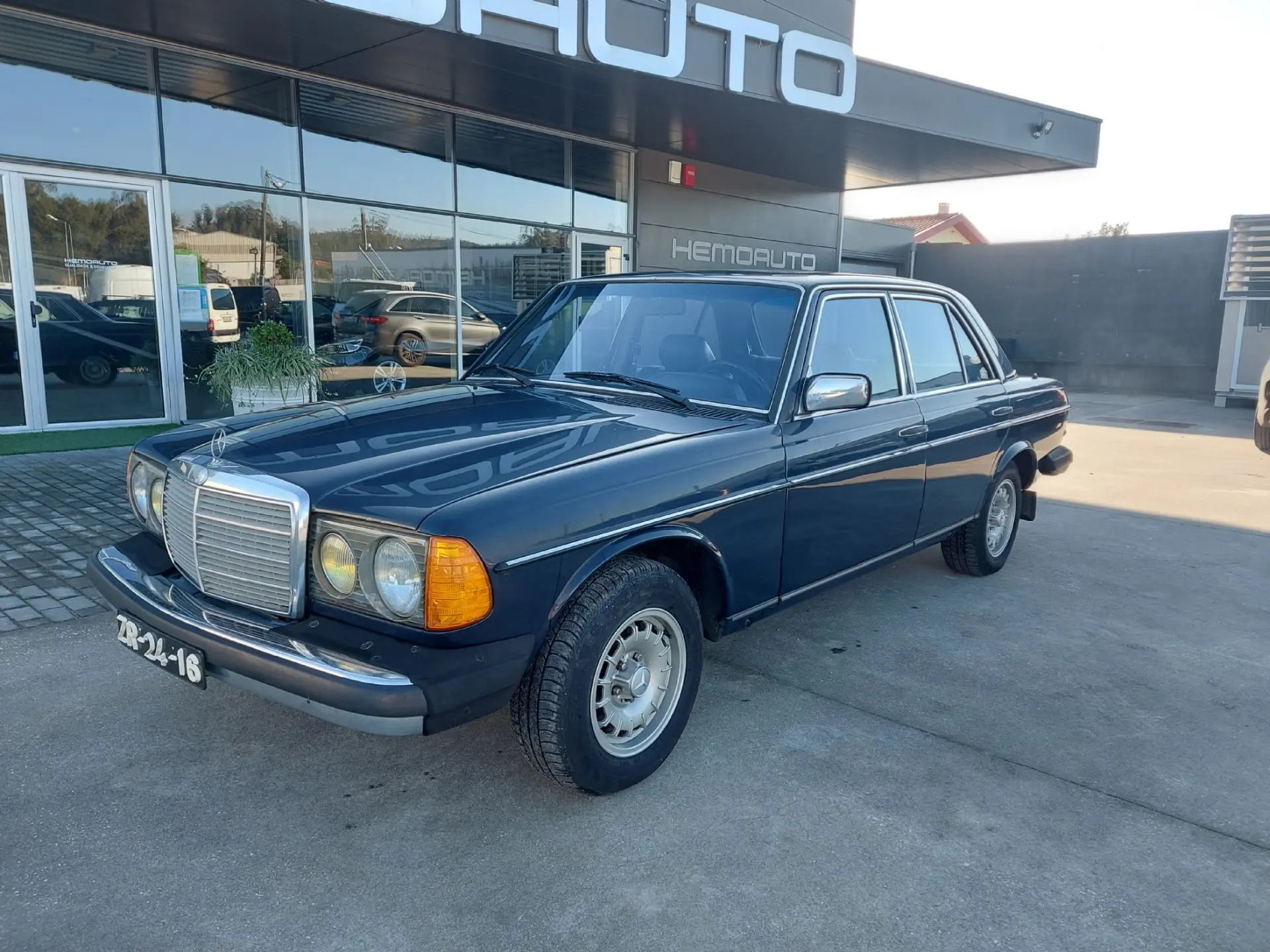 Mercedes-Benz 240 D 2