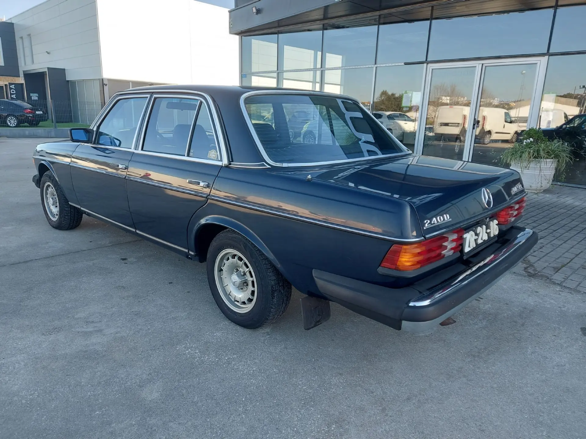 Mercedes-Benz 240 D 8