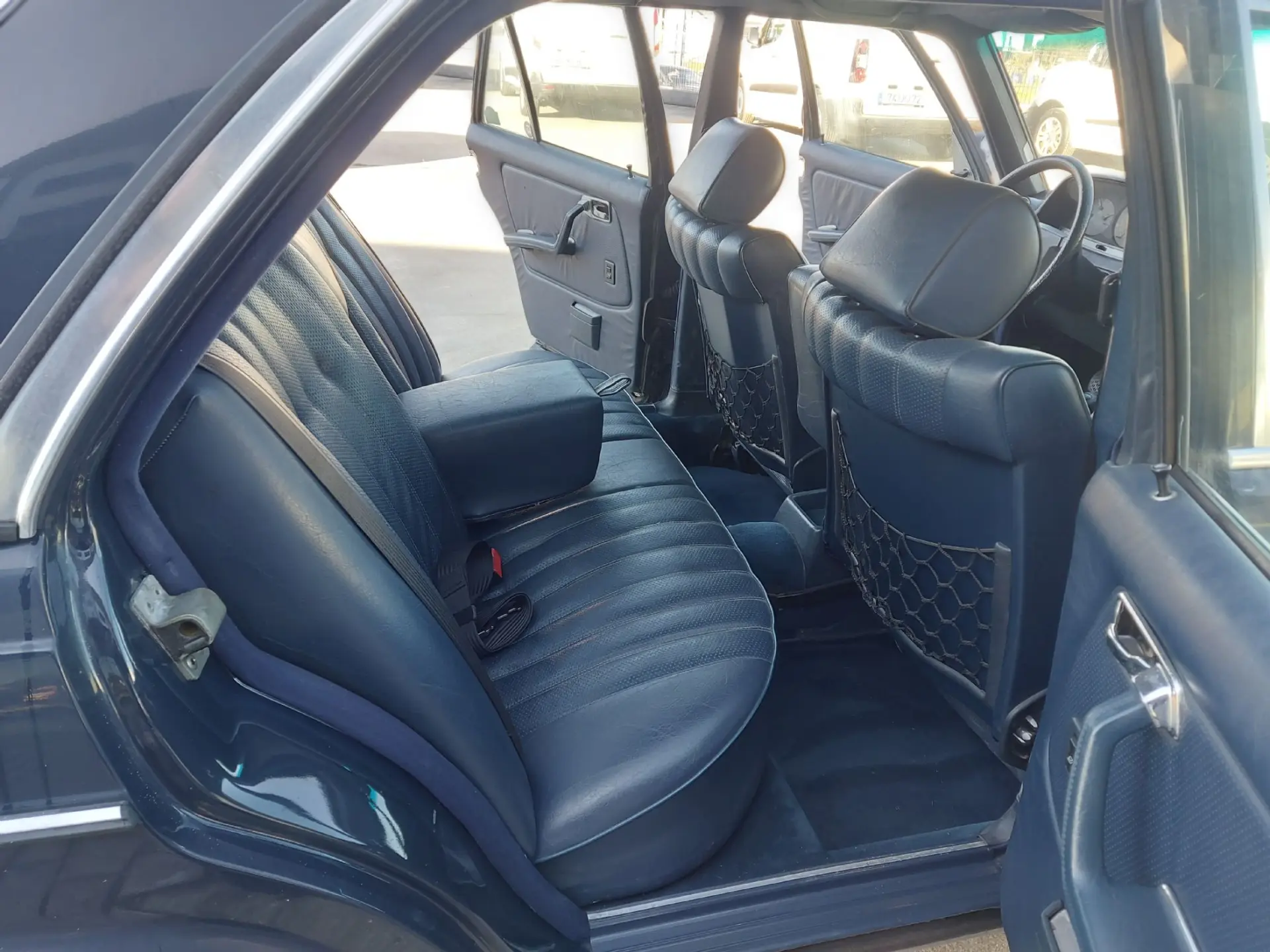 Mercedes-Benz 240 D 10