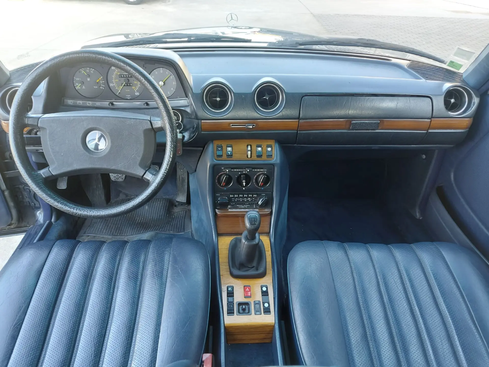 Mercedes-Benz 240 D 14