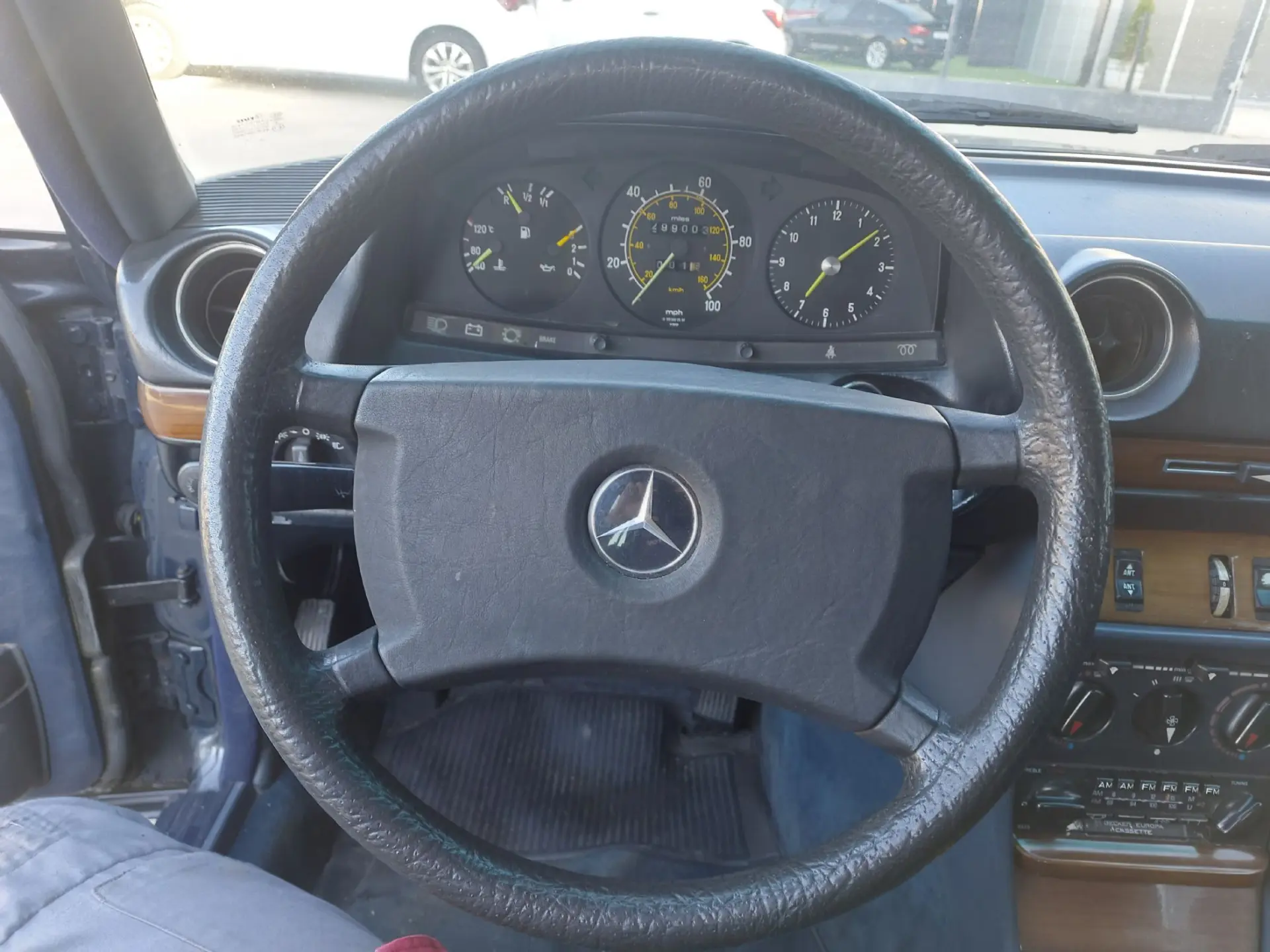 Mercedes-Benz 240 D 16