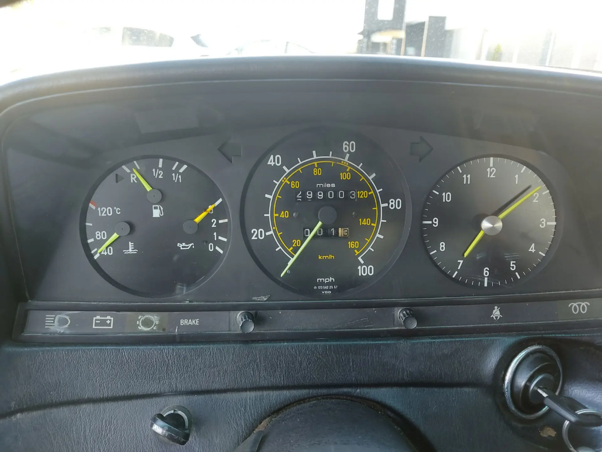 Mercedes-Benz 240 D 17