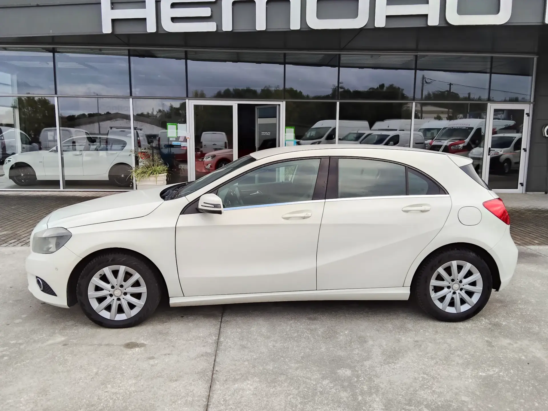 Mercedes-Benz A 180 d Urban 9