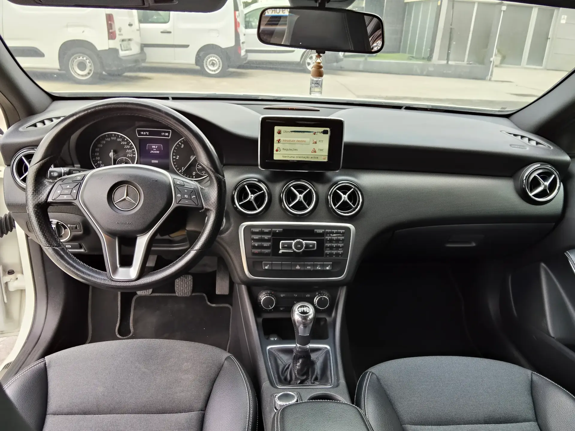 Mercedes-Benz A 180 d Urban 16