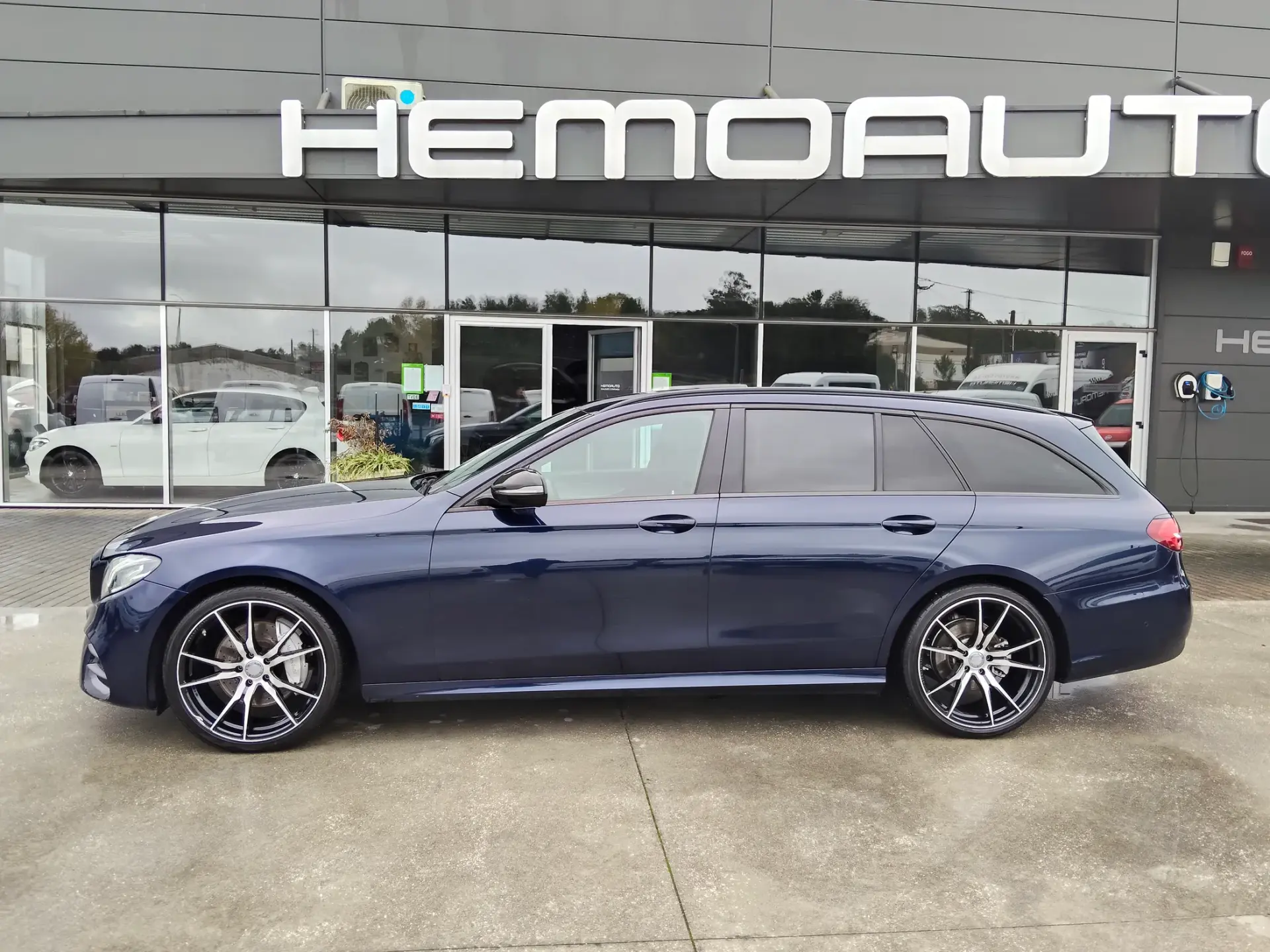 Mercedes-Benz E 220 d AMG Line 11