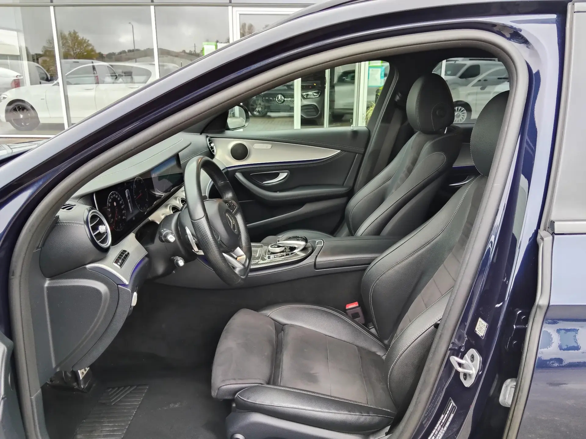 Mercedes-Benz E 220 d AMG Line 12