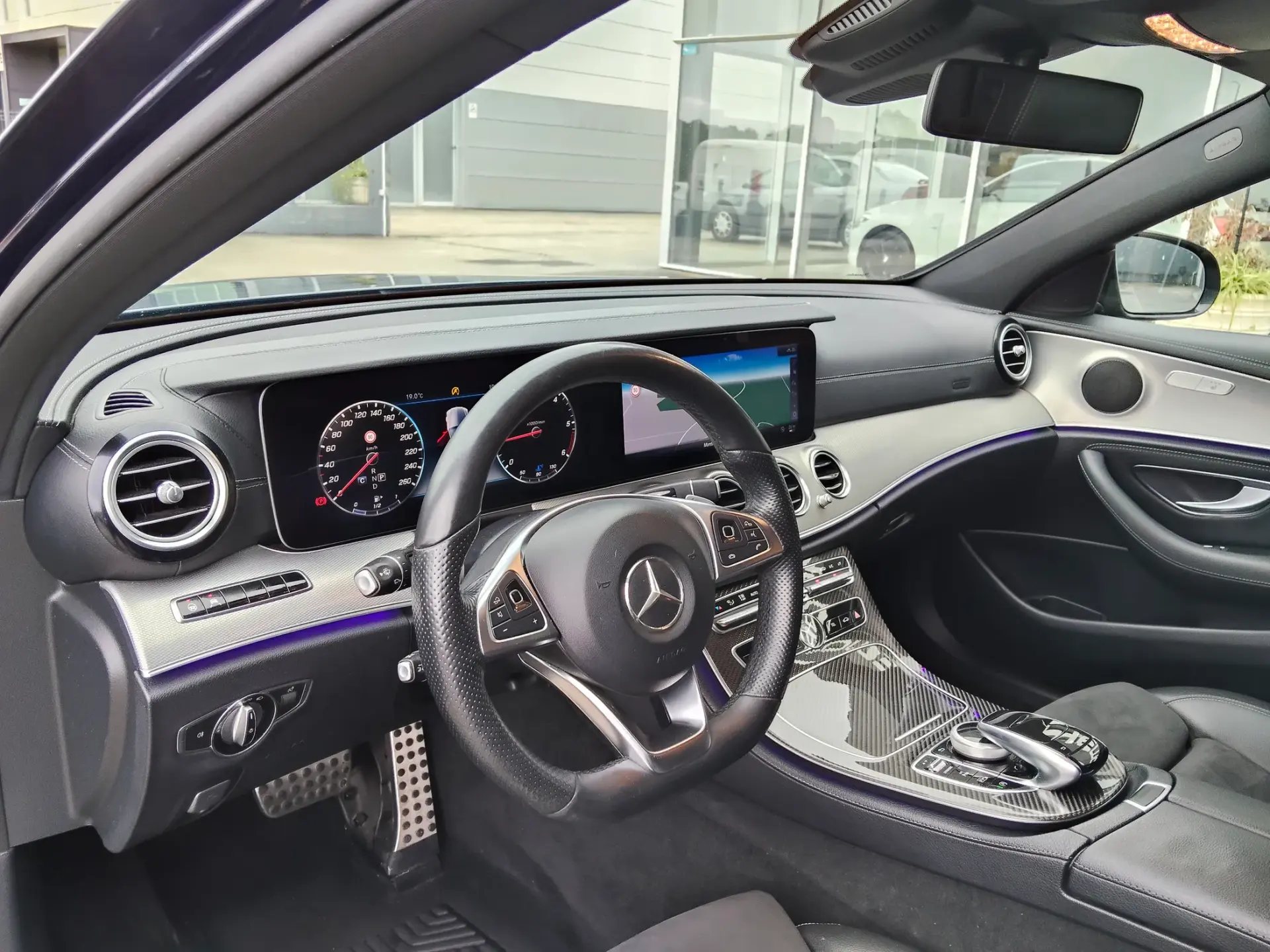 Mercedes-Benz E 220 d AMG Line 14