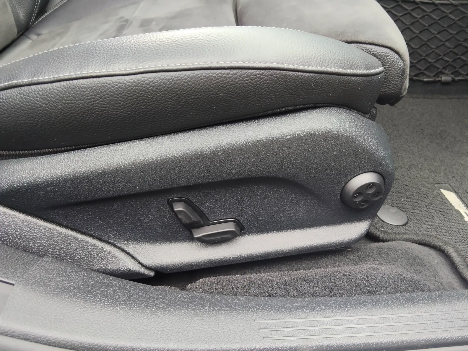 Mercedes-Benz E 220 d AMG Line 26