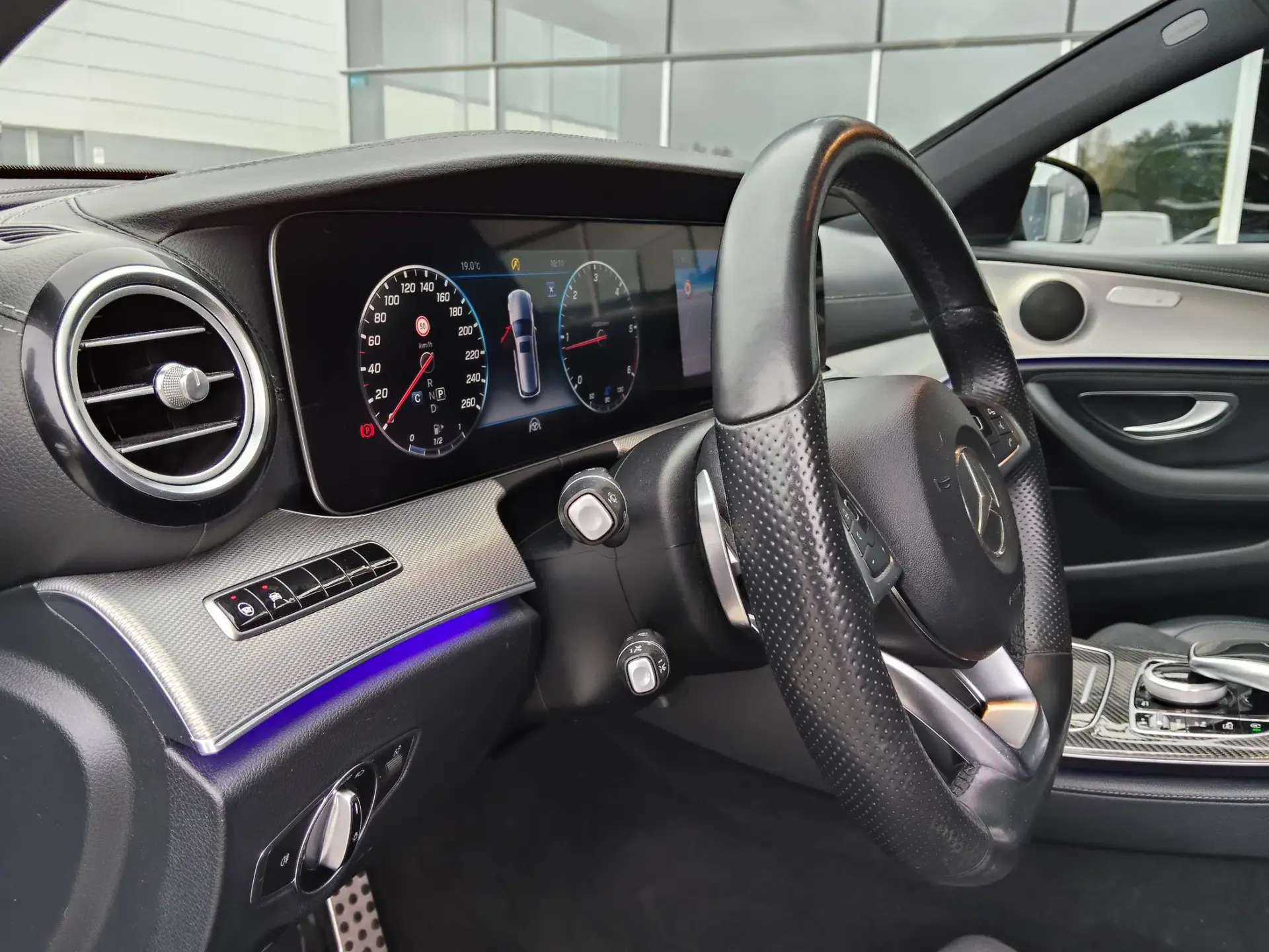 Mercedes-Benz E 220 d AMG Line 28