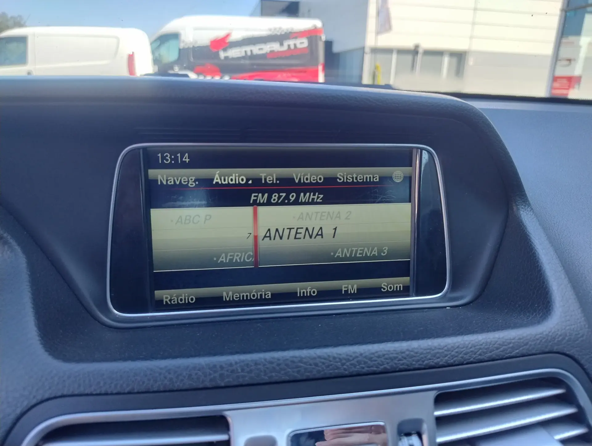 Mercedes-Benz E 250 BlueTEC Auto 25