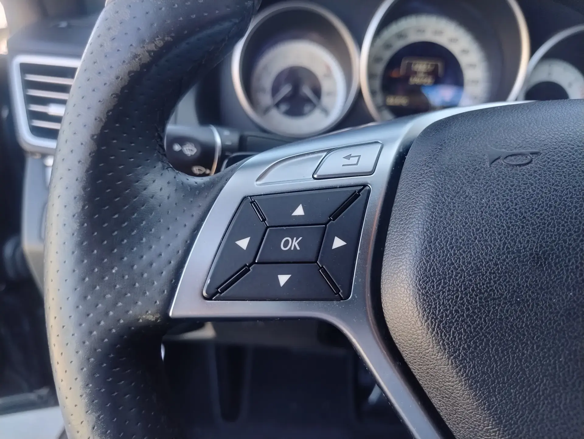 Mercedes-Benz E 250 BlueTEC Auto 29