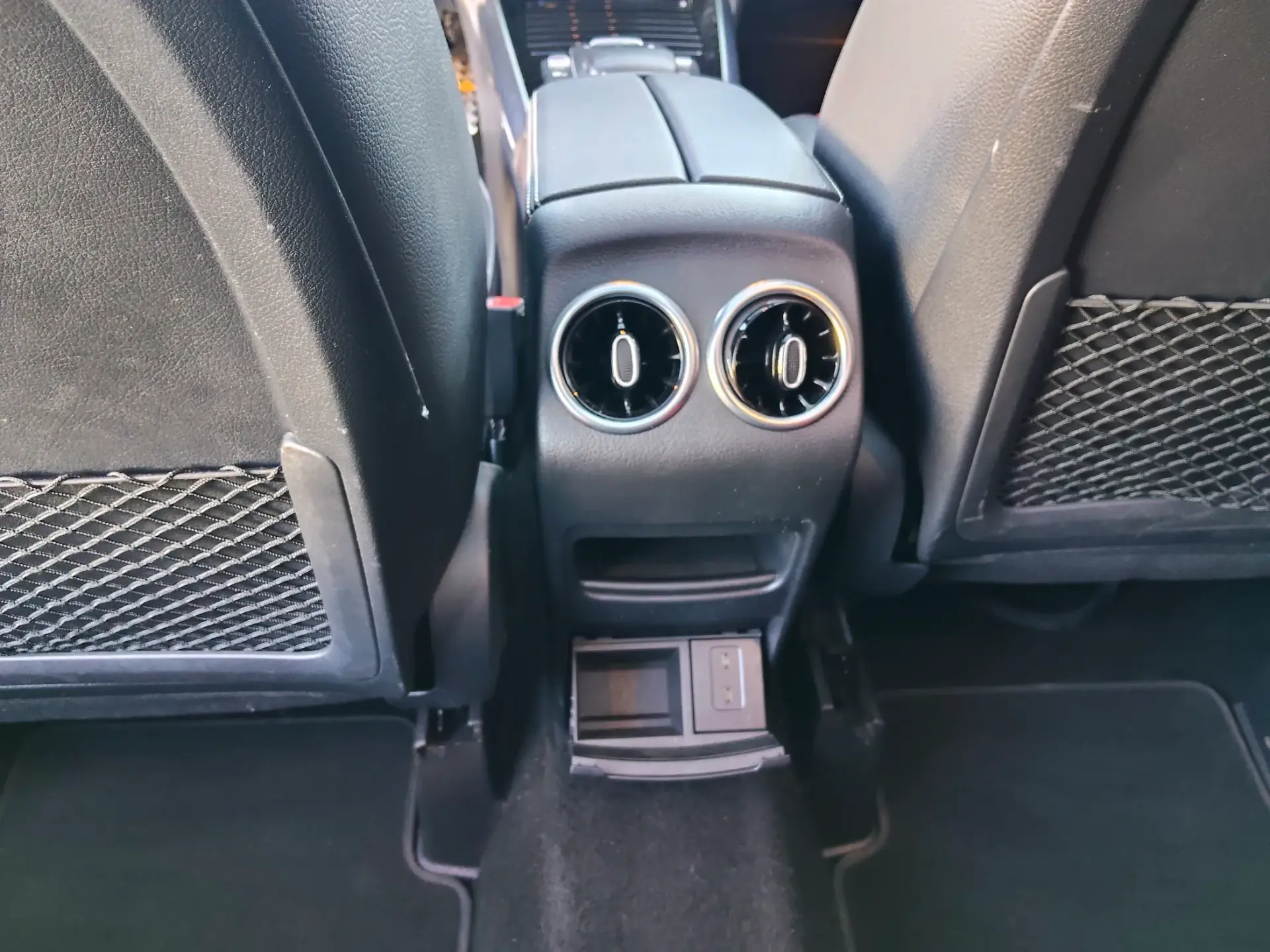 Mercedes-Benz GLA 250 AMG Line 31