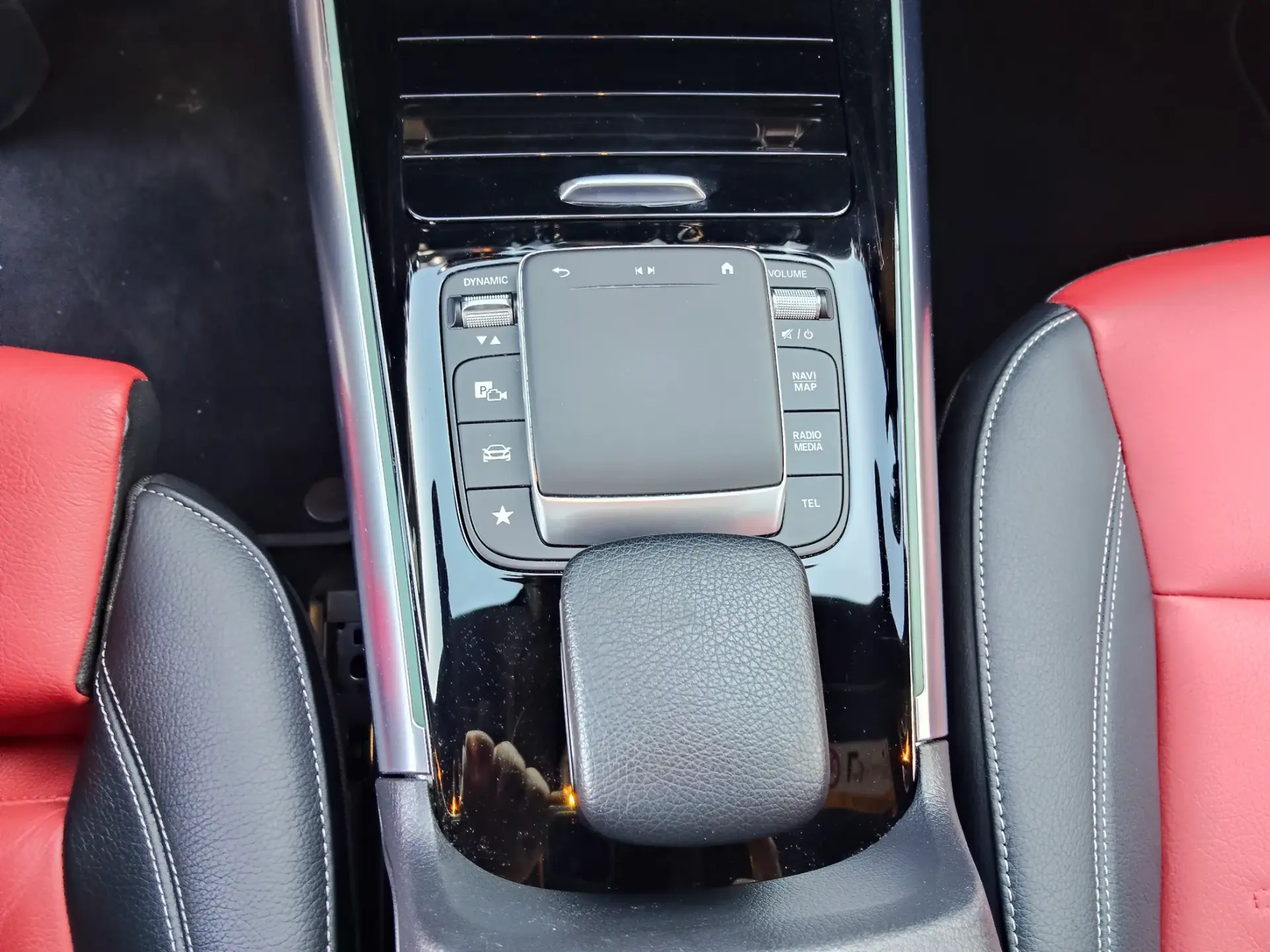 Mercedes-Benz GLA 250 AMG Line 32