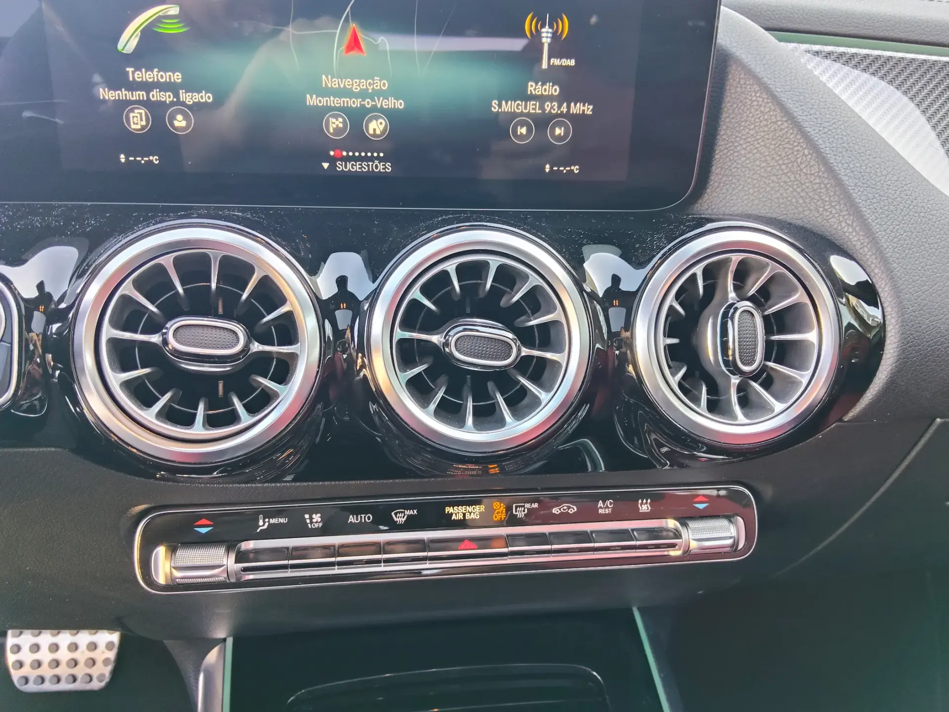 Mercedes-Benz GLA 250 AMG Line 33