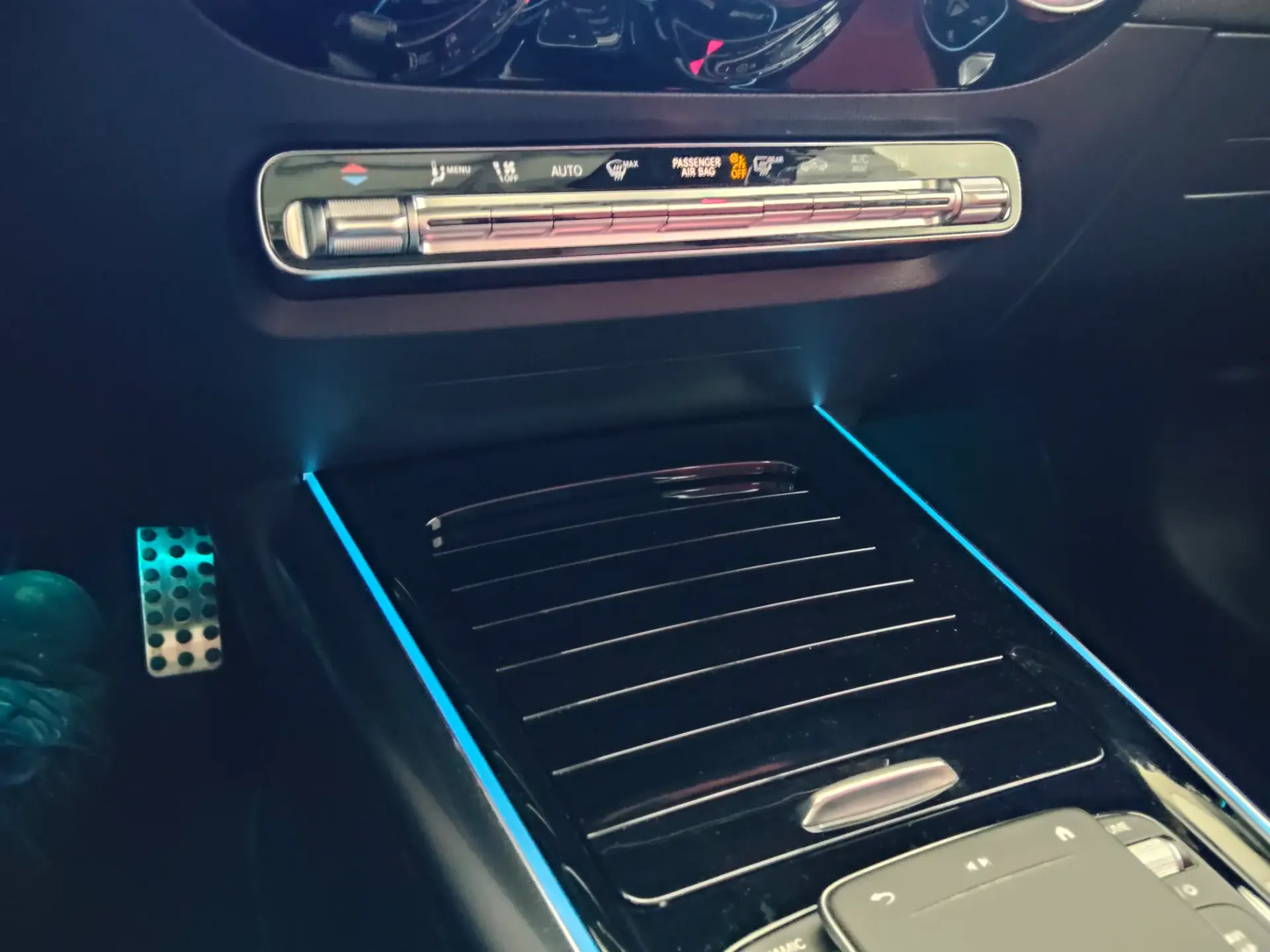 Mercedes-Benz GLA 250 AMG Line 48