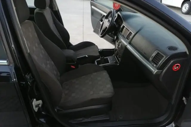 Opel Vectra 1.9 CDTI GTS 14