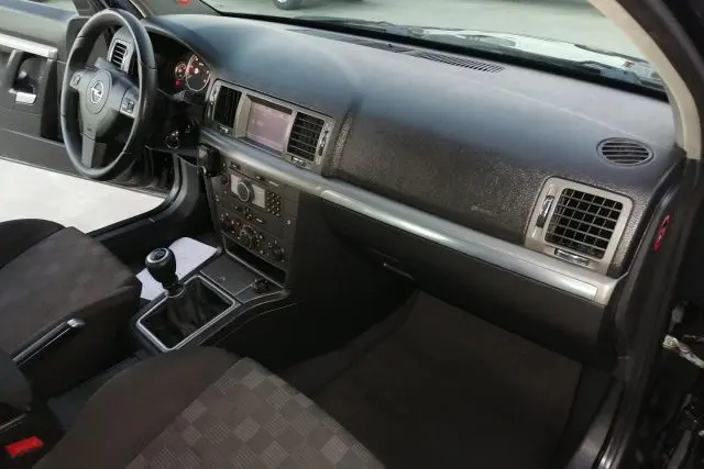 Opel Vectra 1.9 CDTI GTS 15
