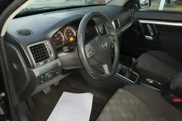 Opel Vectra 1.9 CDTI GTS 18