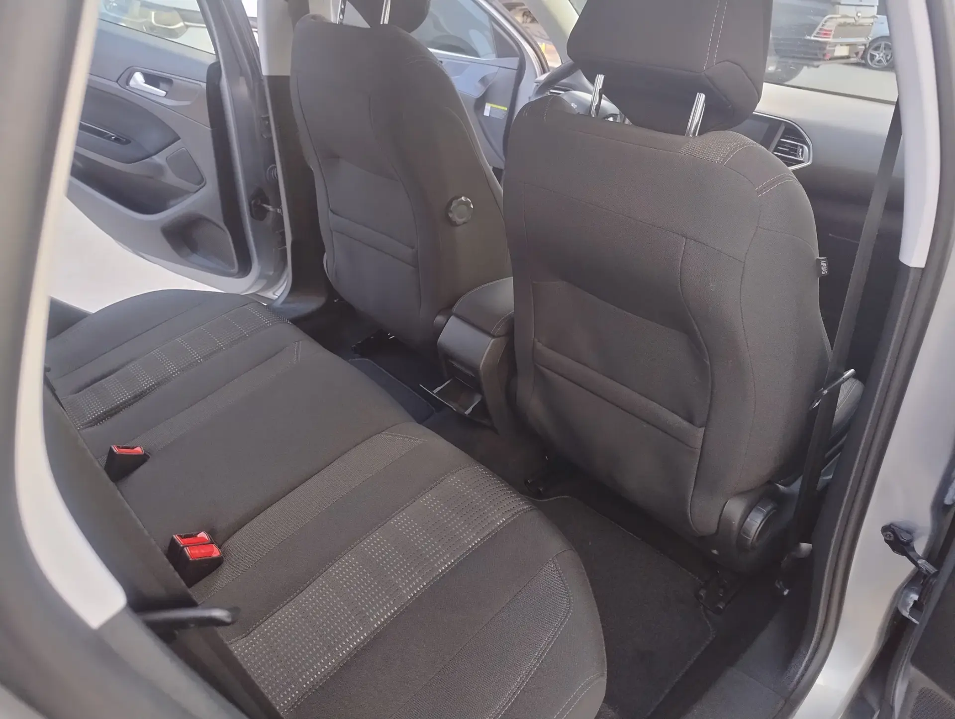 Peugeot 308 SW 2.0 BlueHDi Allure 18