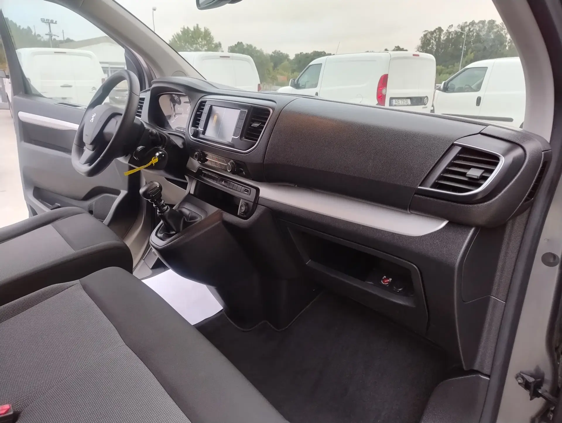 Peugeot Traveller 1.5 BlueHDi L2H1 Active Standard 21