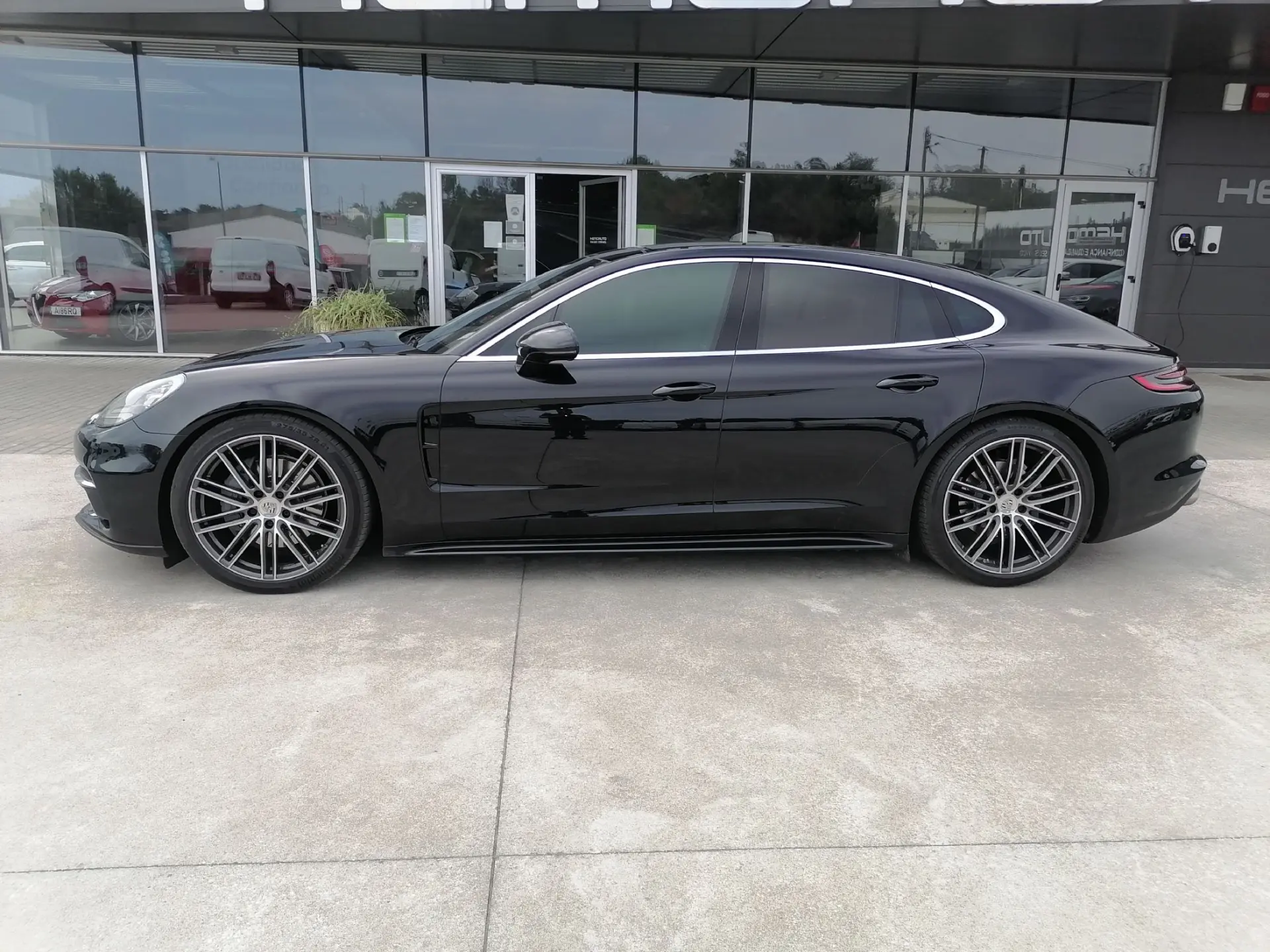 Porsche Panamera 4S 8