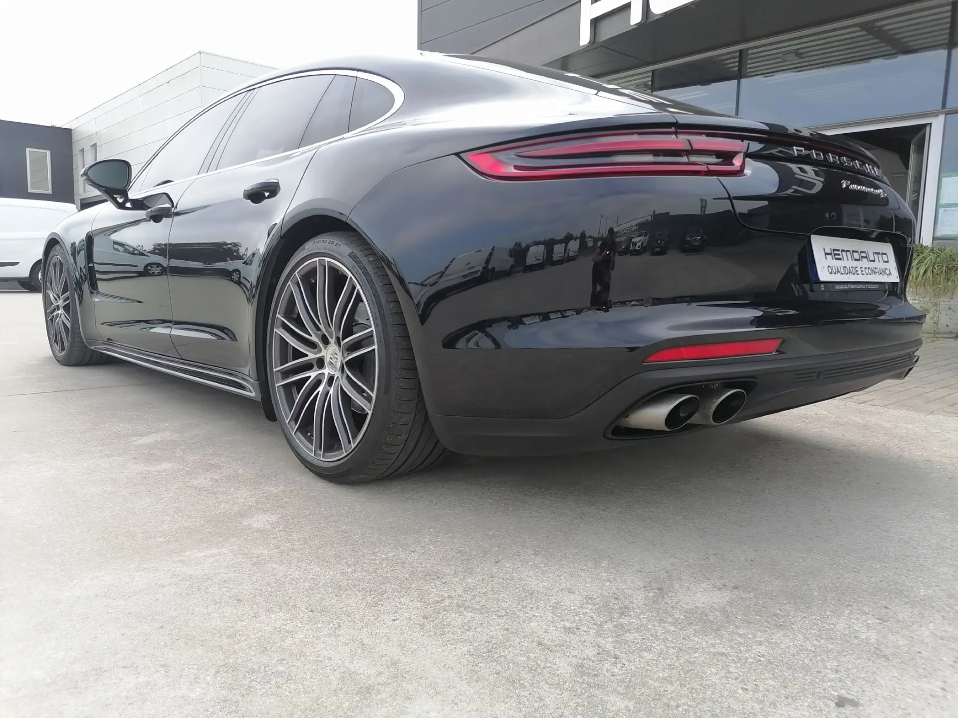 Porsche Panamera 4S 9