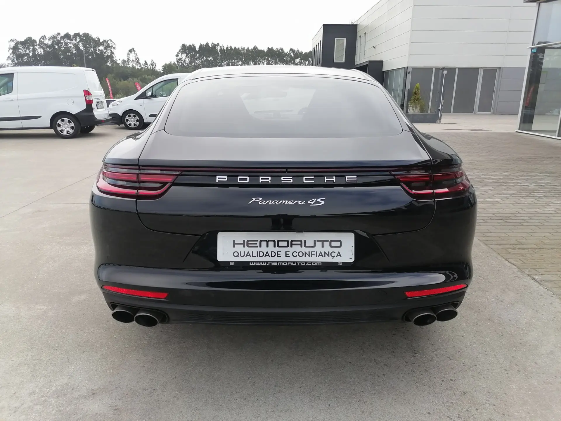 Porsche Panamera 4S 12