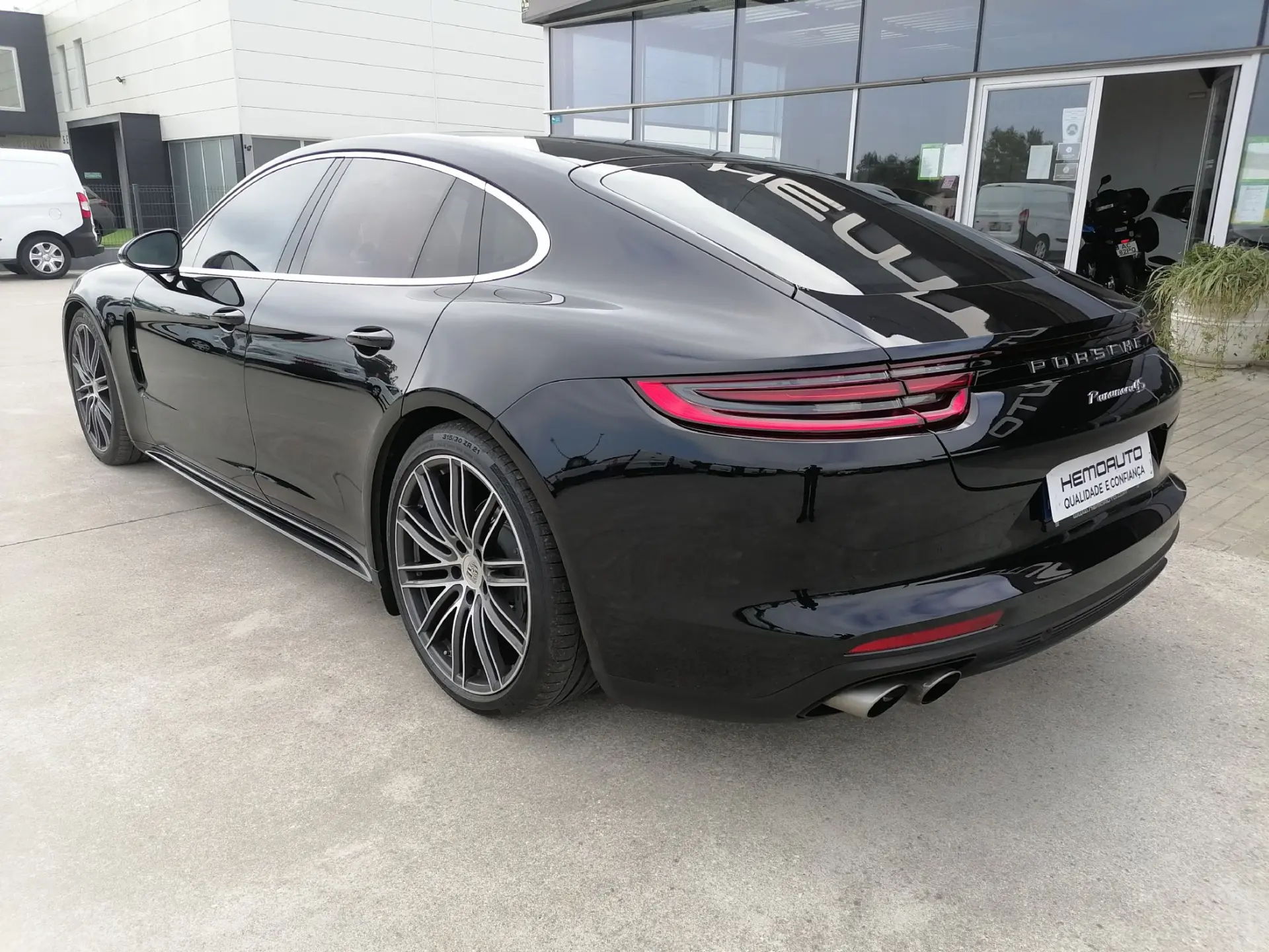 Porsche Panamera 4S 13