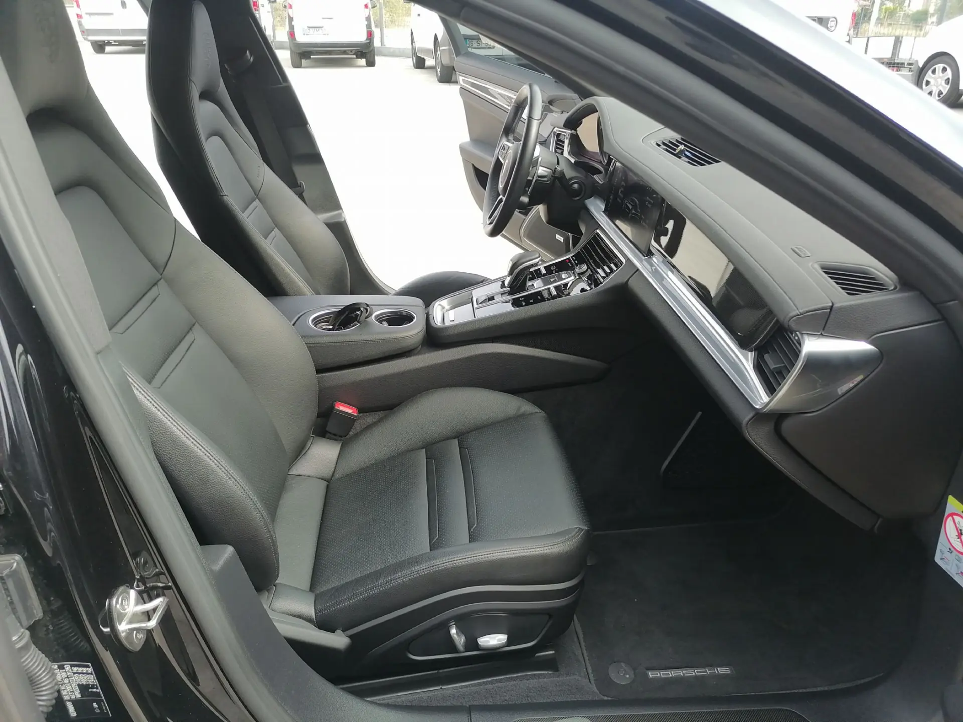 Porsche Panamera 4S 25