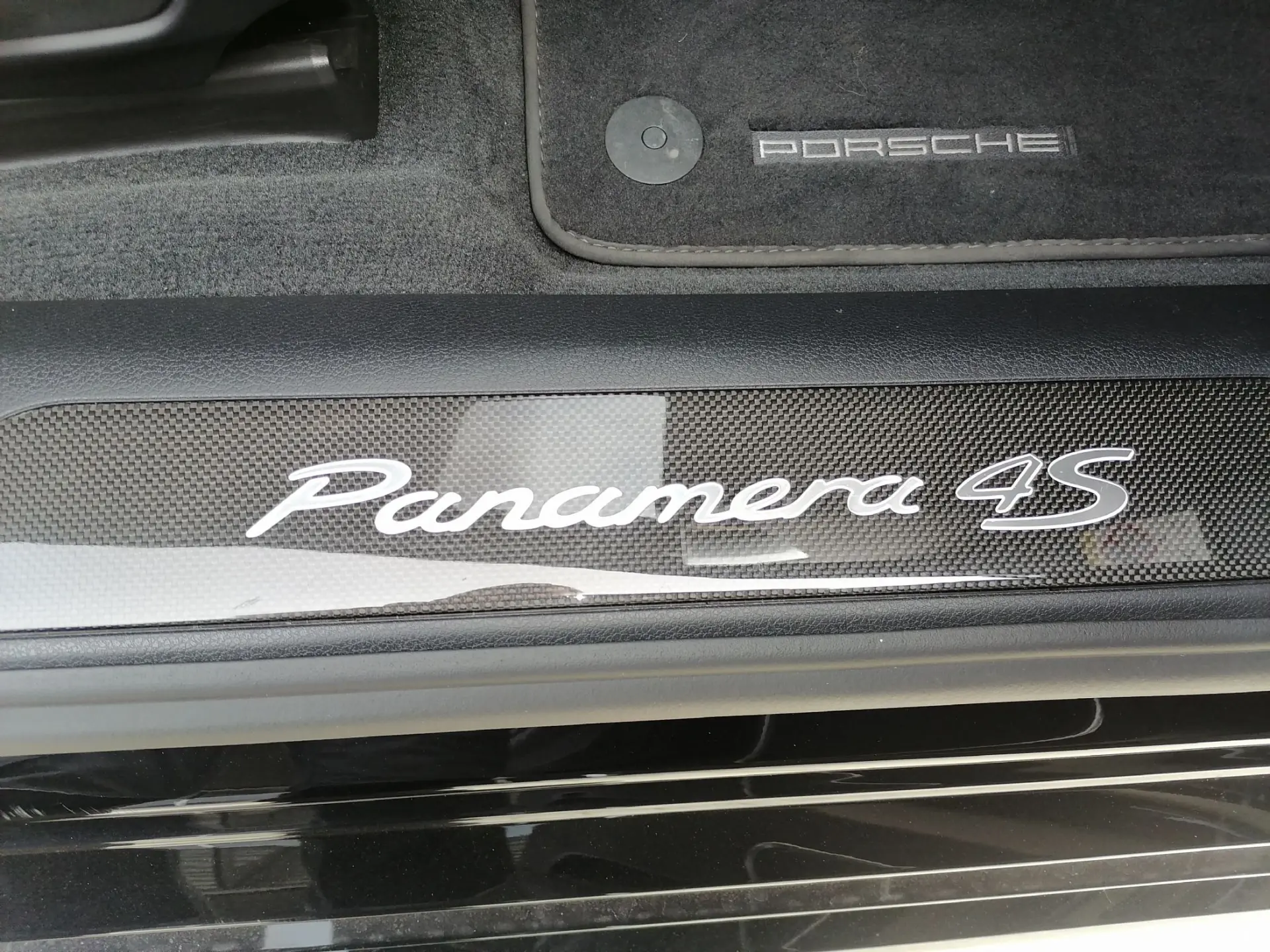 Porsche Panamera 4S 40