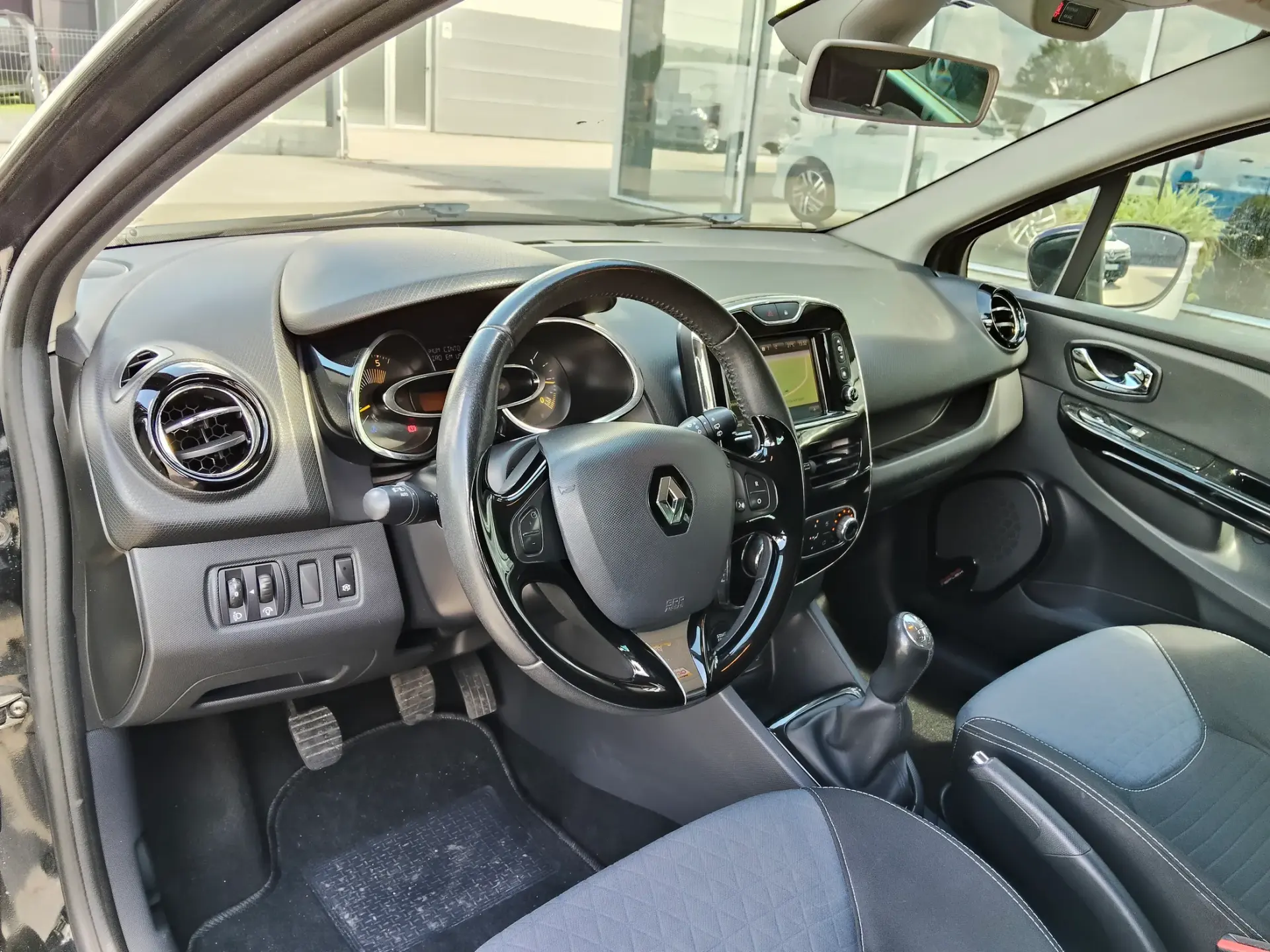 Renault Clio Sport Tourer 1.5 dCi Dynamique S 13