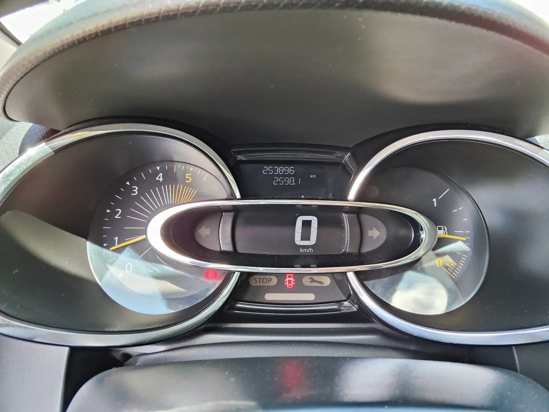 Renault Clio Sport Tourer 1.5 dCi Dynamique S 29