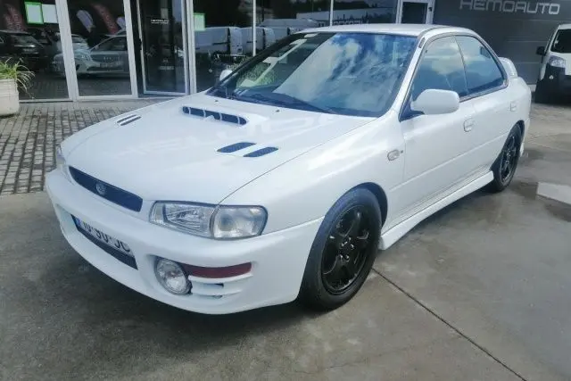 Subaru Impreza 2.0 Turbo GT AWD 2